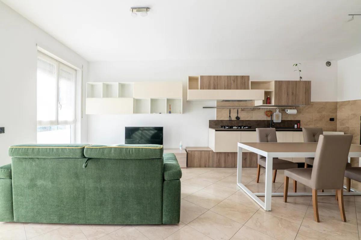 Apartamento Elegante Bilocale, Zona Centro Lodi Exterior foto